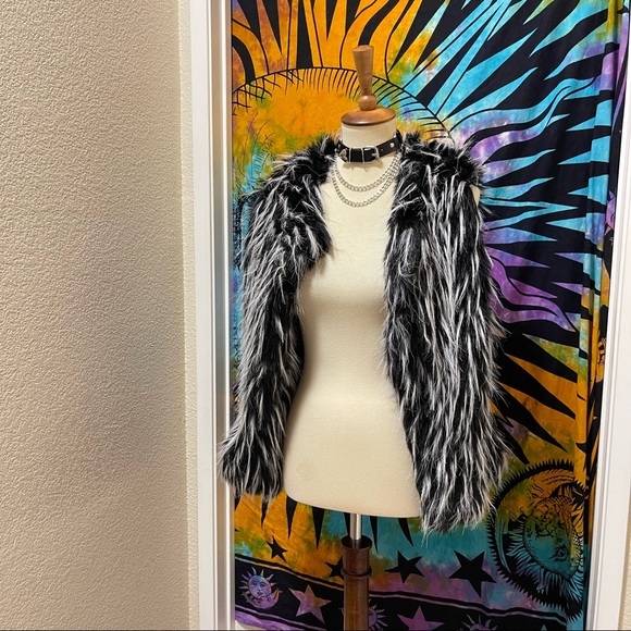 🌈 Beautiful mystic fur vest - Picture 3 of 11